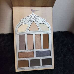 Pretty Vulgar Nightingale Palette‎